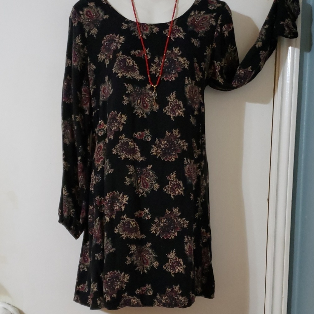 ABERCOMBIE AND FITCH  BEAUTIFUL DRESS.